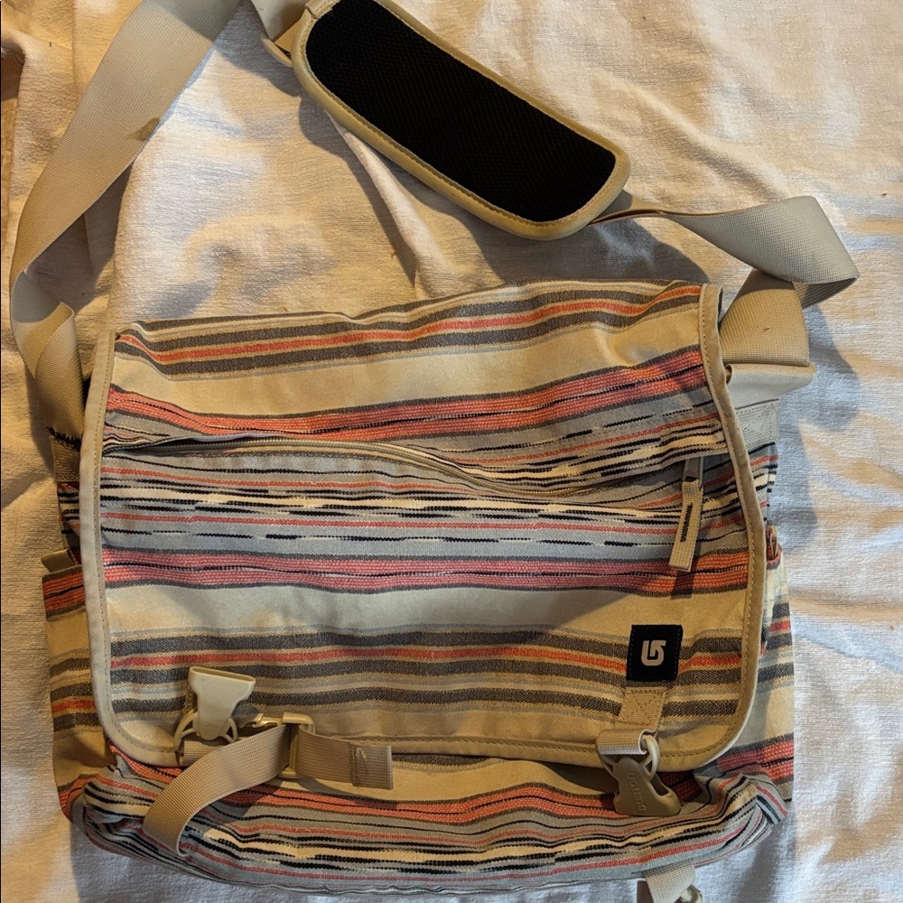 Striped shoulder bag